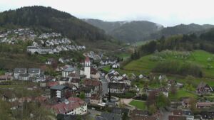 Dieses Bild zeigt eine Webcam-Aufnahme von Ottenhöfen, aufgenommen am Sonntag, den 12.04.2026 um 13:00 Uhr