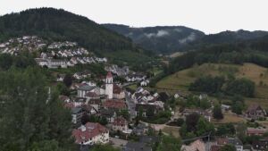 Dieses Bild zeigt eine Webcam-Aufnahme von Ottenhöfen, aufgenommen am Freitag, den 17.07.2026 um 16:50 Uhr