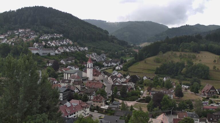 Dieses Bild zeigt eine Webcam-Aufnahme von Ottenhöfen, aufgenommen am Sonntag, den 19.07.2026 um 10:30 Uhr