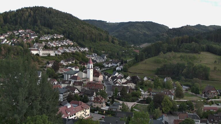 Dieses Bild zeigt eine Webcam-Aufnahme von Ottenhöfen, aufgenommen am Dienstag, den 08.09.2026 um 19:00 Uhr