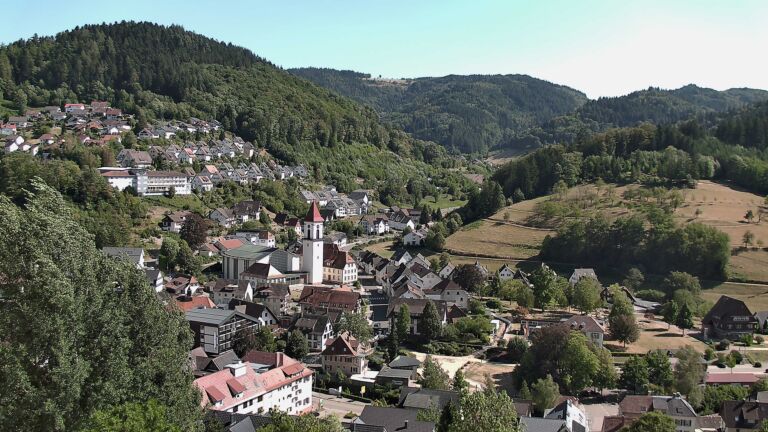 Dieses Bild zeigt eine Webcam-Aufnahme von Ottenhöfen, aufgenommen am Mittwoch, den 12.08.2026 um 16:10 Uhr