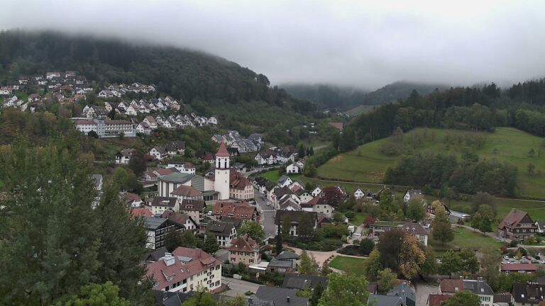 Dieses Bild zeigt eine Webcam-Aufnahme von Ottenhöfen, aufgenommen am Sonntag, den 18.10.2026 um 14:10 Uhr
