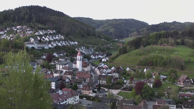 Dieses Bild zeigt eine Webcam-Aufnahme von Ottenhöfen, aufgenommen am Sonntag, den 26.04.2026 um 06:00 Uhr