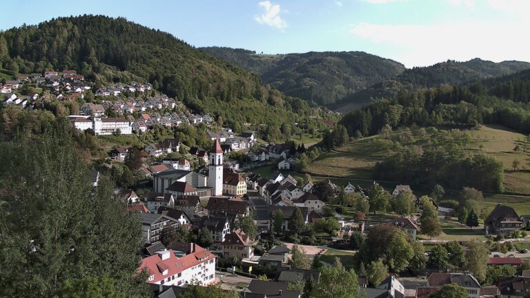 Dieses Bild zeigt eine Webcam-Aufnahme von Ottenhöfen, aufgenommen am Dienstag, den 08.09.2026 um 17:30 Uhr