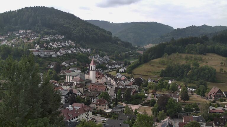 Dieses Bild zeigt eine Webcam-Aufnahme von Ottenhöfen, aufgenommen am Samstag, den 01.08.2026 um 09:30 Uhr