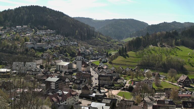 Dieses Bild zeigt eine Webcam-Aufnahme von Ottenhöfen, aufgenommen am Mittwoch, den 08.04.2026 um 12:10 Uhr