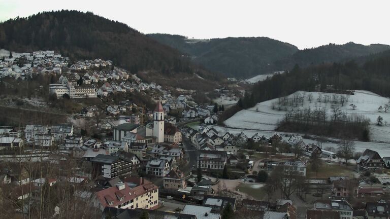 Dieses Bild zeigt eine Webcam-Aufnahme von Ottenhöfen, aufgenommen am Donnerstag, den 01.01.2026 um 16:20 Uhr