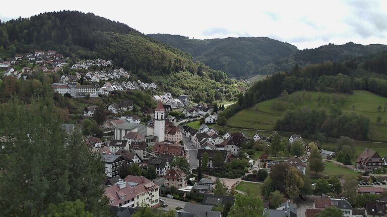 Dieses Bild zeigt eine Webcam-Aufnahme von Ottenhöfen, aufgenommen am Samstag, den 10.10.2026 um 13:30 Uhr