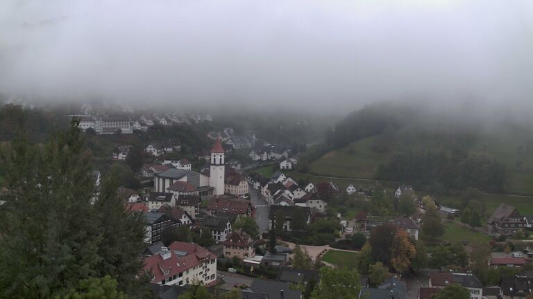 Dieses Bild zeigt eine Webcam-Aufnahme von Ottenhöfen, aufgenommen am Sonntag, den 18.10.2026 um 08:10 Uhr