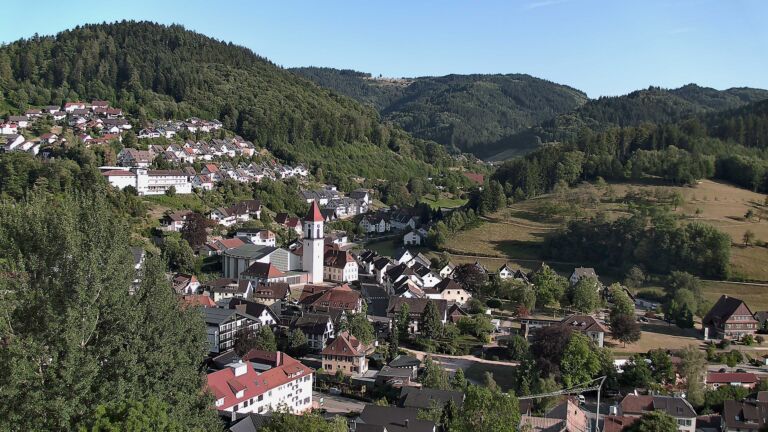Dieses Bild zeigt eine Webcam-Aufnahme von Ottenhöfen, aufgenommen am Donnerstag, den 23.07.2026 um 19:00 Uhr