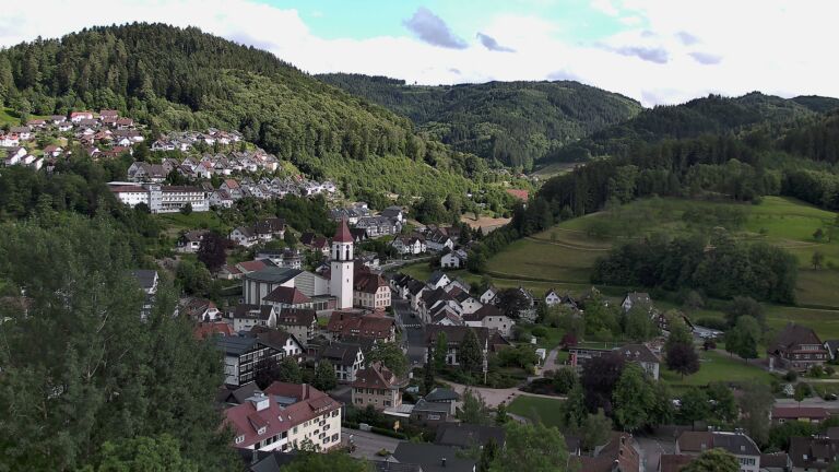 Dieses Bild zeigt eine Webcam-Aufnahme von Ottenhöfen, aufgenommen am Mittwoch, den 10.06.2026 um 17:50 Uhr