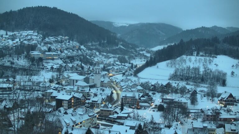 Dieses Bild zeigt eine Webcam-Aufnahme von Ottenhöfen, aufgenommen am Dienstag, den 06.01.2026 um 08:00 Uhr