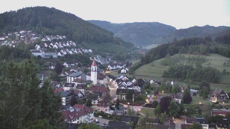 Dieses Bild zeigt eine Webcam-Aufnahme von Ottenhöfen, aufgenommen am Freitag, den 08.05.2026 um 05:30 Uhr