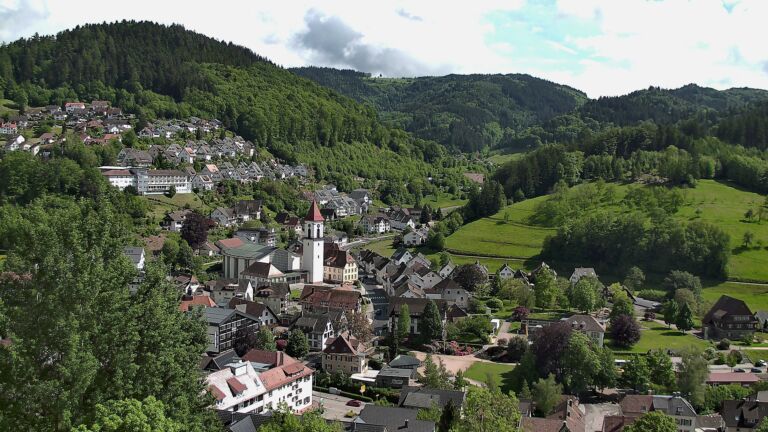 Dieses Bild zeigt eine Webcam-Aufnahme von Ottenhöfen, aufgenommen am Freitag, den 15.05.2026 um 15:50 Uhr