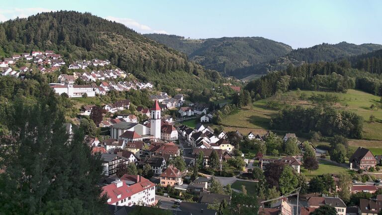 Dieses Bild zeigt eine Webcam-Aufnahme von Ottenhöfen, aufgenommen am Samstag, den 27.06.2026 um 19:40 Uhr