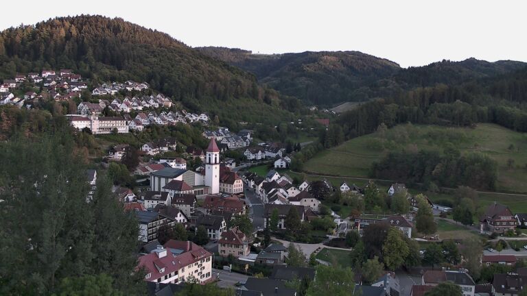 Dieses Bild zeigt eine Webcam-Aufnahme von Ottenhöfen, aufgenommen am Dienstag, den 15.09.2026 um 19:10 Uhr