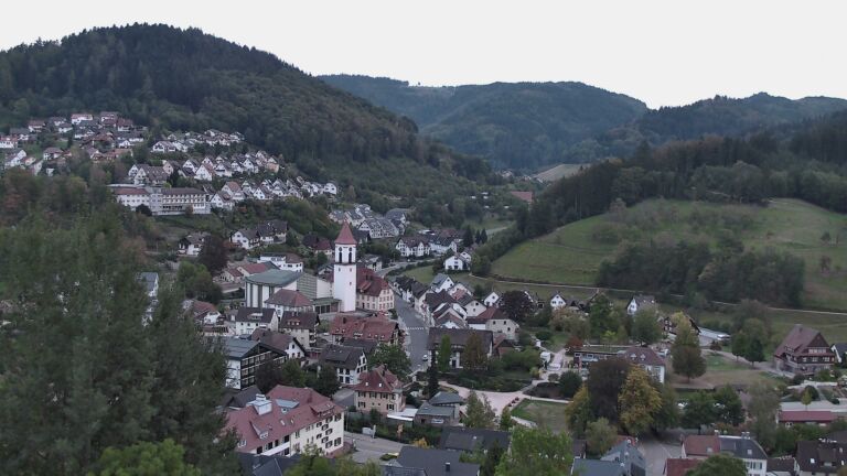 Dieses Bild zeigt eine Webcam-Aufnahme von Ottenhöfen, aufgenommen am Montag, den 28.09.2026 um 19:10 Uhr