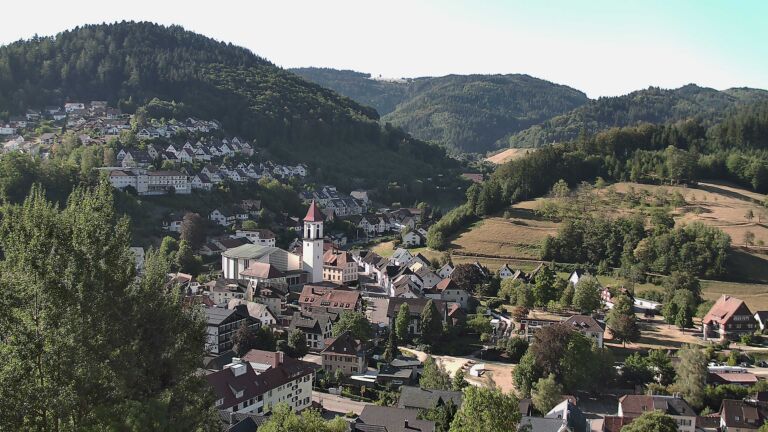 Dieses Bild zeigt eine Webcam-Aufnahme von Ottenhöfen, aufgenommen am Donnerstag, den 13.08.2026 um 09:10 Uhr