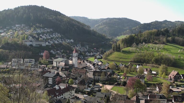 Dieses Bild zeigt eine Webcam-Aufnahme von Ottenhöfen, aufgenommen am Mittwoch, den 15.04.2026 um 09:30 Uhr