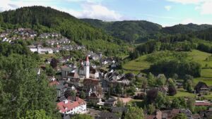 Dieses Bild zeigt eine Webcam-Aufnahme von Ottenhöfen, aufgenommen am Montag, den 18.05.2026 um 17:10 Uhr