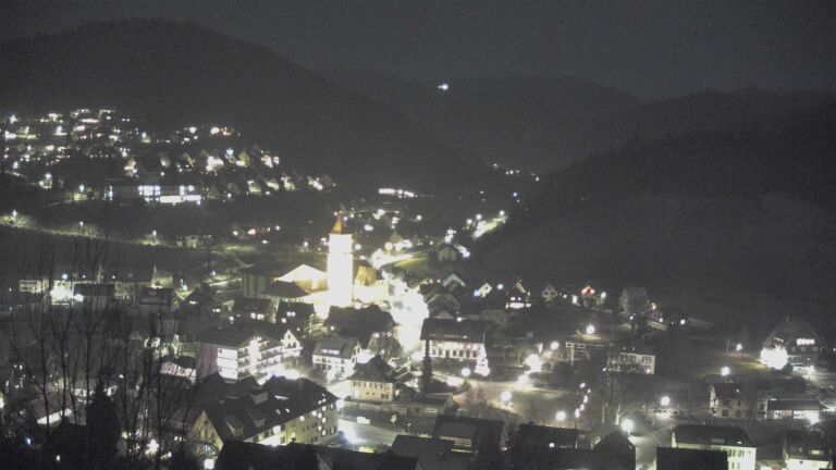 Dieses Bild zeigt eine Webcam-Aufnahme von Ottenhöfen, aufgenommen am Samstag, den 27.12.2025 um 18:00 Uhr