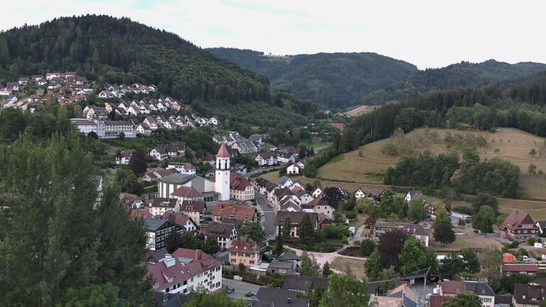 Dieses Bild zeigt eine Webcam-Aufnahme von Ottenhöfen, aufgenommen am Sonntag, den 26.07.2026 um 06:20 Uhr