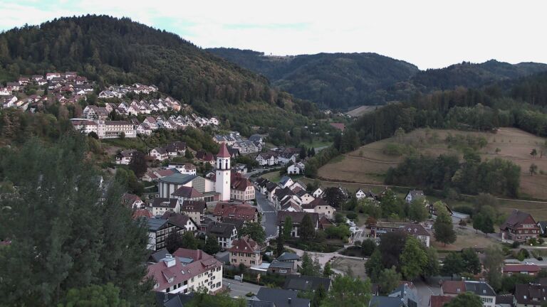 Dieses Bild zeigt eine Webcam-Aufnahme von Ottenhöfen, aufgenommen am Montag, den 24.08.2026 um 20:20 Uhr