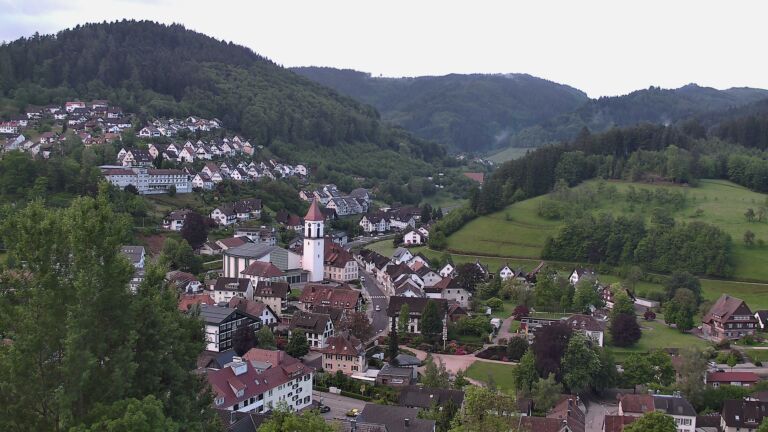Dieses Bild zeigt eine Webcam-Aufnahme von Ottenhöfen, aufgenommen am Dienstag, den 12.05.2026 um 07:10 Uhr