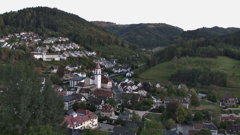 Dieses Bild zeigt eine Webcam-Aufnahme von Ottenhöfen, aufgenommen am Montag, den 21.09.2026 um 19:10 Uhr