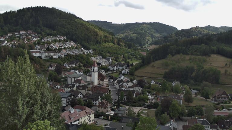 Dieses Bild zeigt eine Webcam-Aufnahme von Ottenhöfen, aufgenommen am Freitag, den 28.08.2026 um 15:00 Uhr