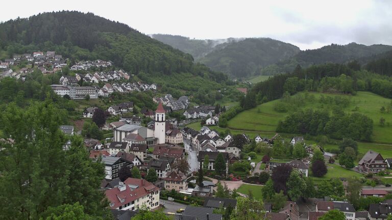 Dieses Bild zeigt eine Webcam-Aufnahme von Ottenhöfen, aufgenommen am Montag, den 11.05.2026 um 13:00 Uhr