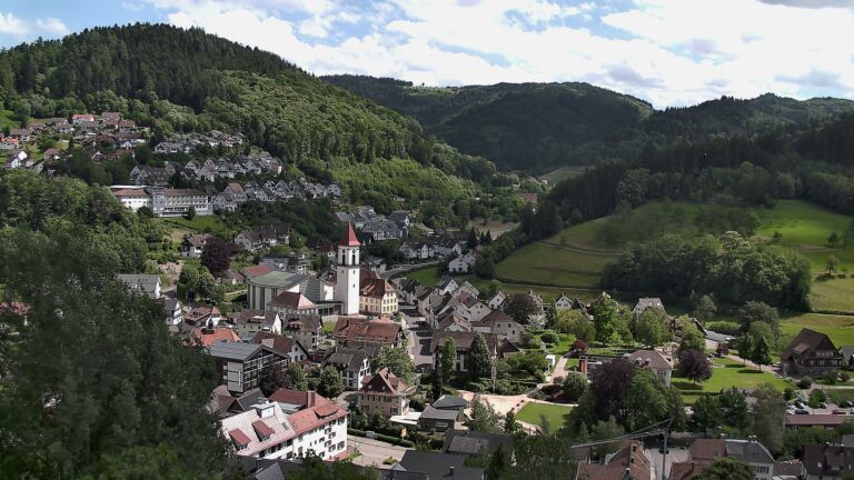 Dieses Bild zeigt eine Webcam-Aufnahme von Ottenhöfen, aufgenommen am Sonntag, den 14.06.2026 um 15:40 Uhr