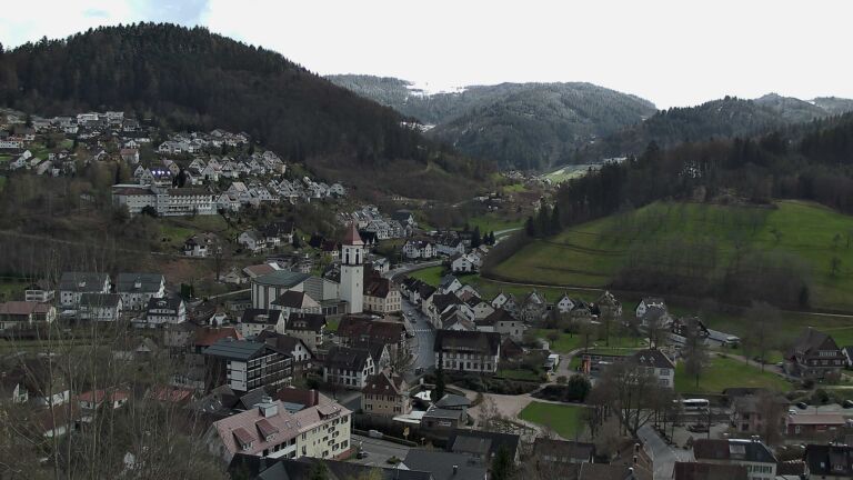 Dieses Bild zeigt eine Webcam-Aufnahme von Ottenhöfen, aufgenommen am Donnerstag, den 26.03.2026 um 13:30 Uhr