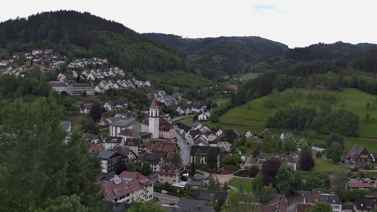 Dieses Bild zeigt eine Webcam-Aufnahme von Ottenhöfen, aufgenommen am Donnerstag, den 14.05.2026 um 17:40 Uhr