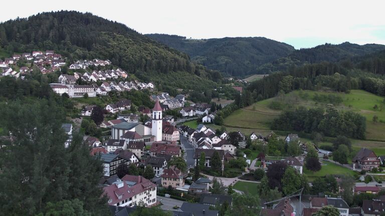 Dieses Bild zeigt eine Webcam-Aufnahme von Ottenhöfen, aufgenommen am Montag, den 15.06.2026 um 21:30 Uhr