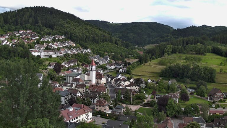 Dieses Bild zeigt eine Webcam-Aufnahme von Ottenhöfen, aufgenommen am Mittwoch, den 10.06.2026 um 18:30 Uhr
