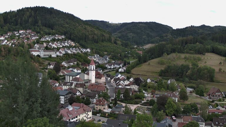 Dieses Bild zeigt eine Webcam-Aufnahme von Ottenhöfen, aufgenommen am Samstag, den 29.08.2026 um 18:40 Uhr
