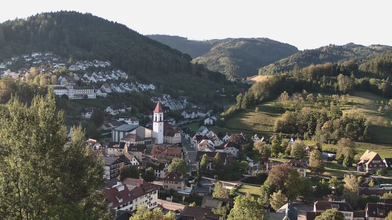 Dieses Bild zeigt eine Webcam-Aufnahme von Ottenhöfen, aufgenommen am Dienstag, den 15.09.2026 um 08:30 Uhr