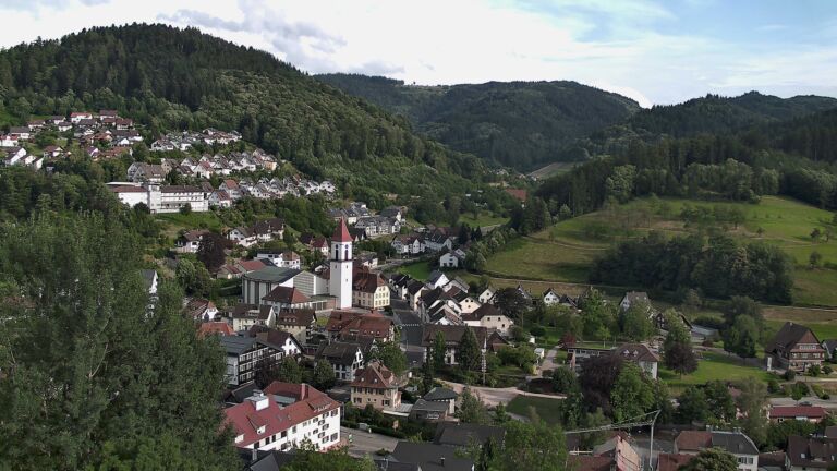 Dieses Bild zeigt eine Webcam-Aufnahme von Ottenhöfen, aufgenommen am Montag, den 29.06.2026 um 18:50 Uhr