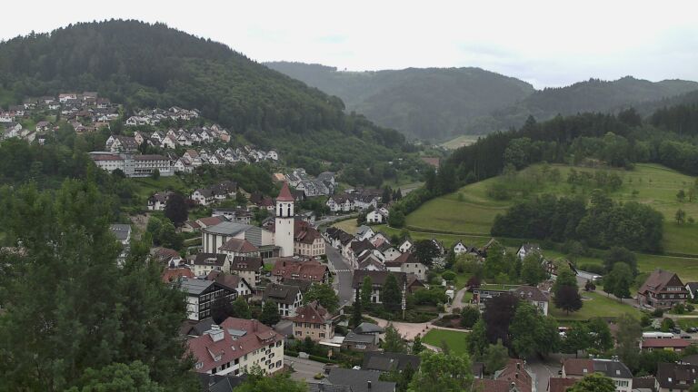 Dieses Bild zeigt eine Webcam-Aufnahme von Ottenhöfen, aufgenommen am Dienstag, den 02.06.2026 um 13:50 Uhr