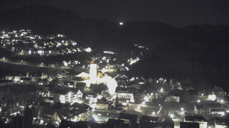 Dieses Bild zeigt eine Webcam-Aufnahme von Ottenhöfen, aufgenommen am Donnerstag, den 25.12.2025 um 19:20 Uhr