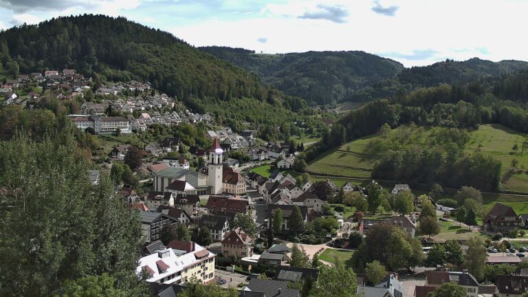 Dieses Bild zeigt eine Webcam-Aufnahme von Ottenhöfen, aufgenommen am Donnerstag, den 17.09.2026 um 15:00 Uhr
