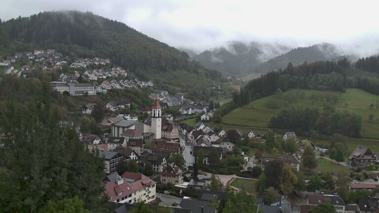 Dieses Bild zeigt eine Webcam-Aufnahme von Ottenhöfen, aufgenommen am Donnerstag, den 08.10.2026 um 13:00 Uhr