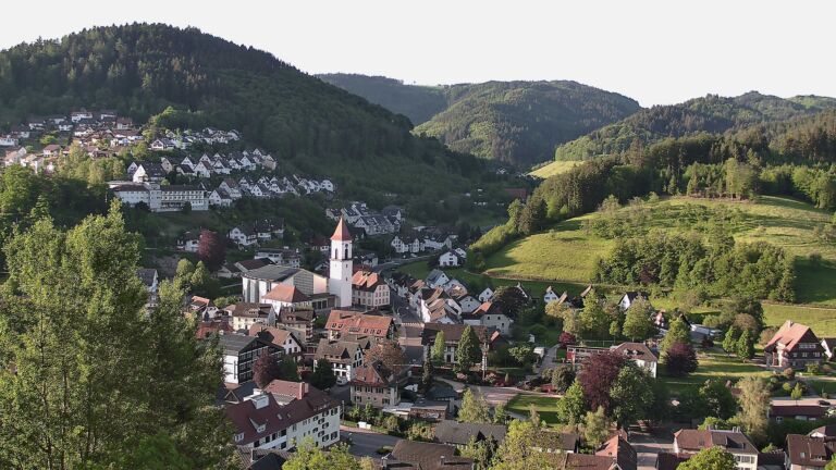 Dieses Bild zeigt eine Webcam-Aufnahme von Ottenhöfen, aufgenommen am Sonntag, den 10.05.2026 um 07:20 Uhr