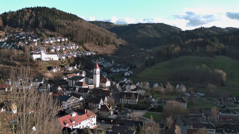 Dieses Bild zeigt eine Webcam-Aufnahme von Ottenhöfen, aufgenommen am Sonntag, den 01.03.2026 um 17:10 Uhr