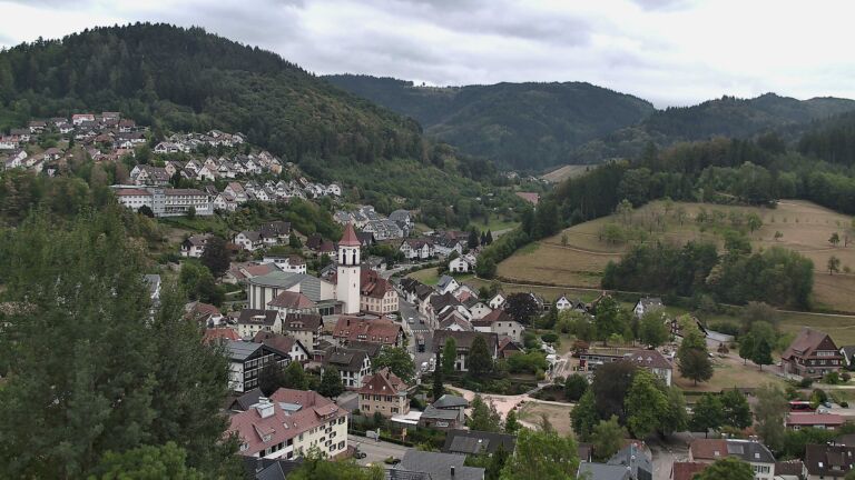 Dieses Bild zeigt eine Webcam-Aufnahme von Ottenhöfen, aufgenommen am Dienstag, den 25.08.2026 um 12:40 Uhr