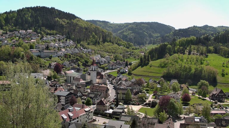 Dieses Bild zeigt eine Webcam-Aufnahme von Ottenhöfen, aufgenommen am Freitag, den 24.04.2026 um 13:40 Uhr