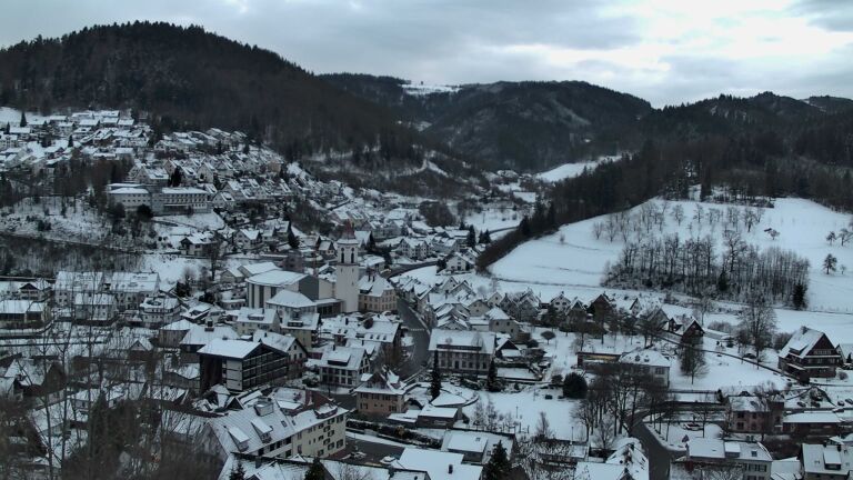 Dieses Bild zeigt eine Webcam-Aufnahme von Ottenhöfen, aufgenommen am Mittwoch, den 07.01.2026 um 16:30 Uhr