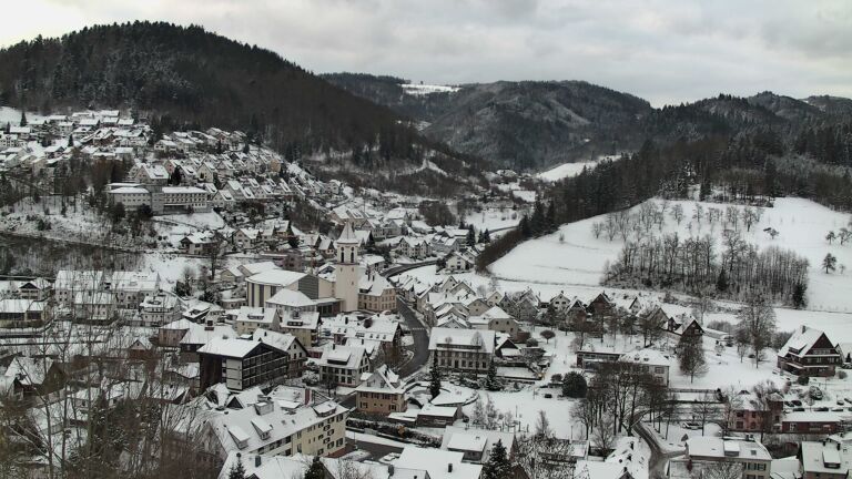 Dieses Bild zeigt eine Webcam-Aufnahme von Ottenhöfen, aufgenommen am Sonntag, den 04.01.2026 um 09:20 Uhr