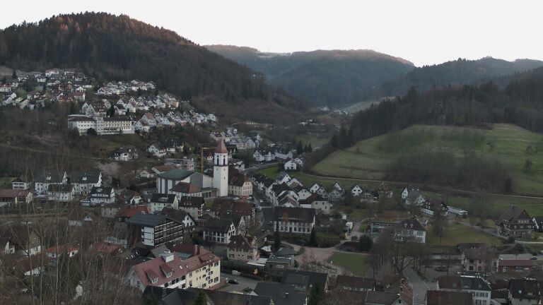 Dieses Bild zeigt eine Webcam-Aufnahme von Ottenhöfen, aufgenommen am Donnerstag, den 25.12.2025 um 16:00 Uhr